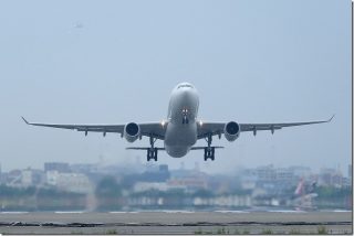 X-T20のAF性能・連射性能(離陸する飛行機)