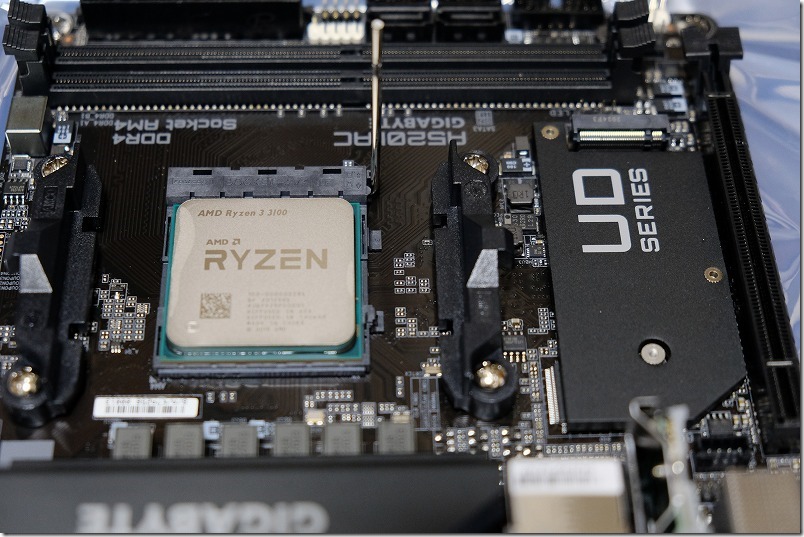 GIGABYTE,A520I,AC,ITXへCPU取り付け。RYZEN3100