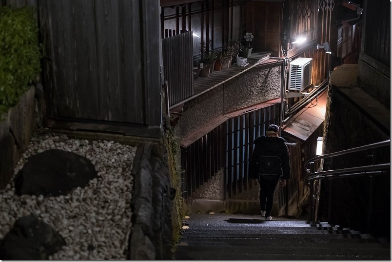 XF35mmF1.4とX-T30で夜の主計町茶屋街を撮影