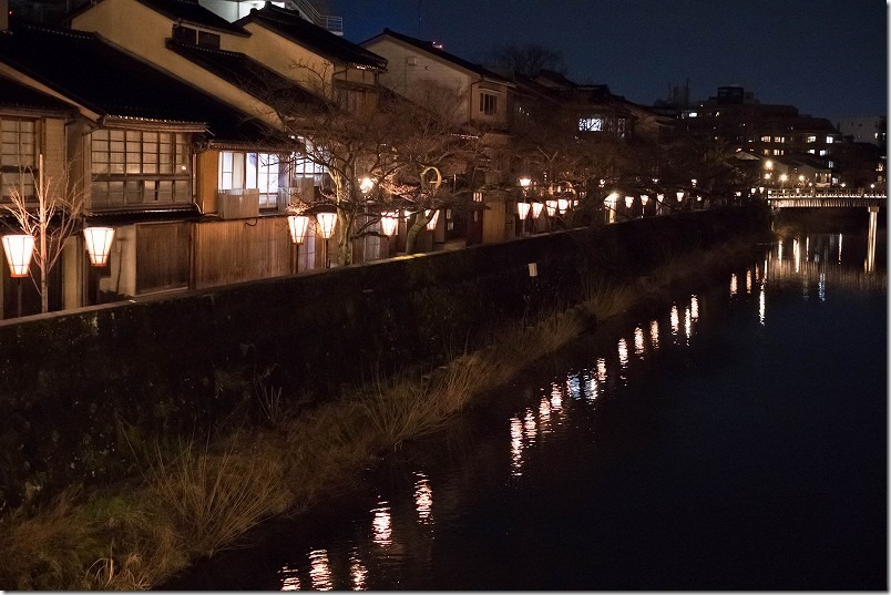 XF35mmF1.4とX-T30で夜の主計町茶屋街を撮影。