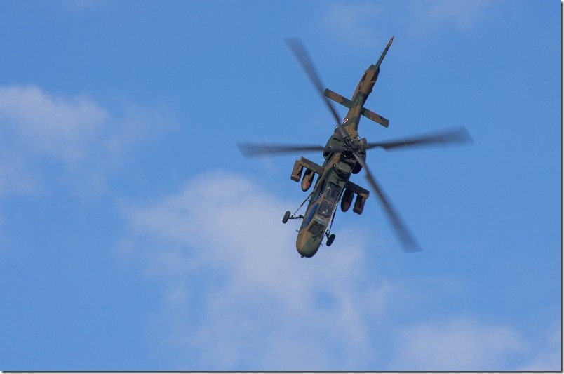 PENTAX K-5とPENTAX 80-320mmでOH-1（飛行中のヘリコプター）を撮影