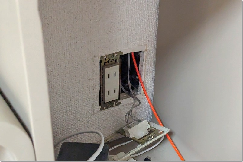 屋内配線の経路（1Fリビングまで配線完了）