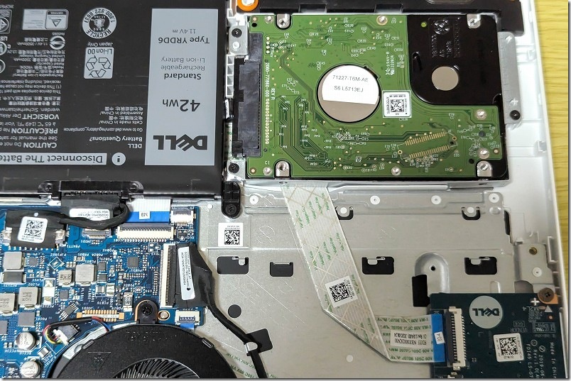 DELL Inspiron 3505へSATAのHDD増設箇所 DELL Inspiron 3505へSATAのHDD増設箇所